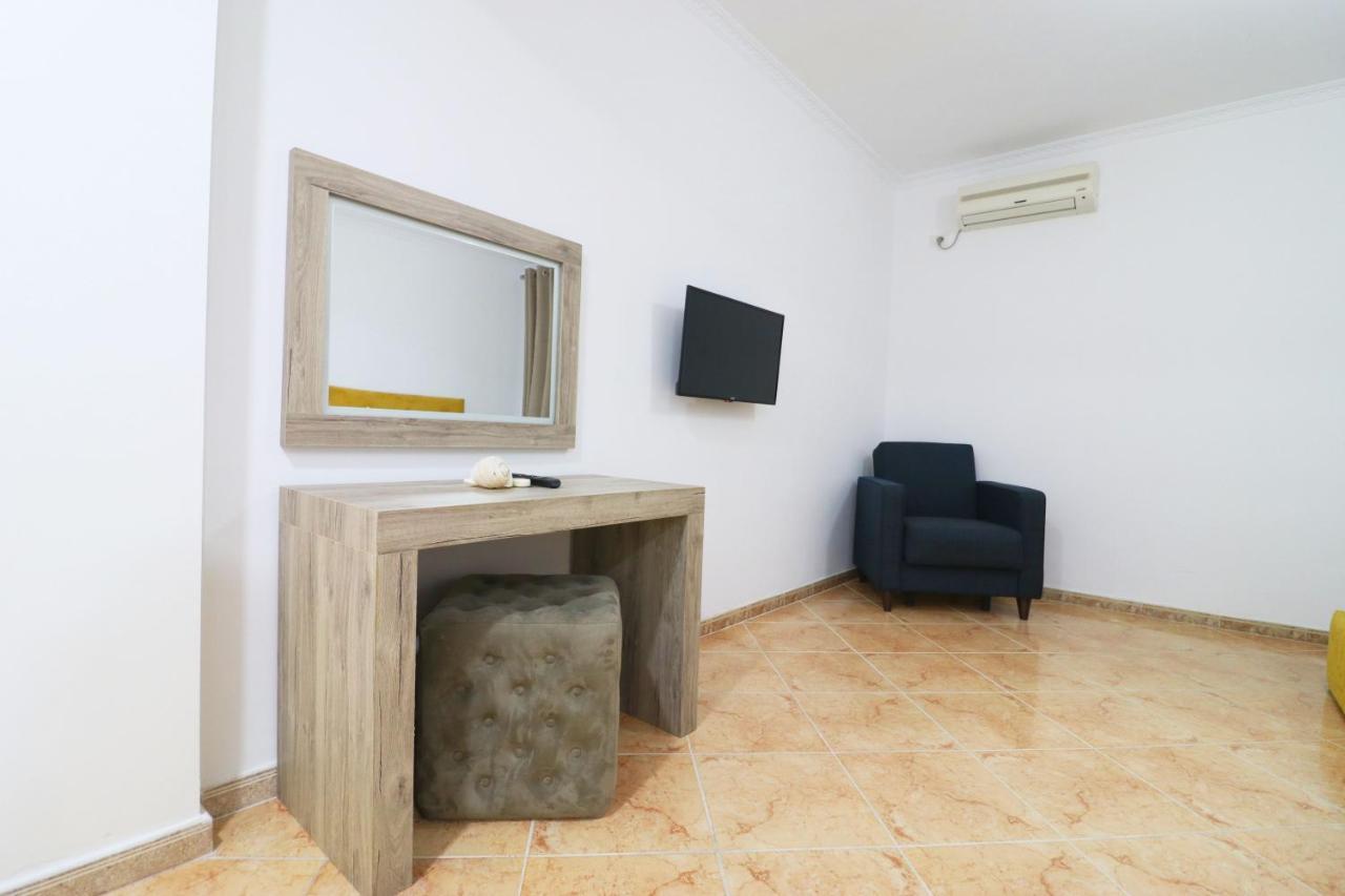 Hotel Kristal Vlorë Extérieur photo