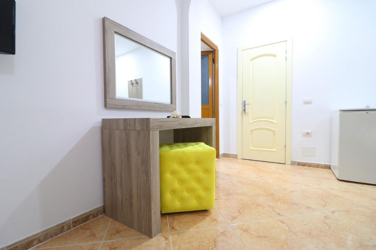 Hotel Kristal Vlorë Extérieur photo