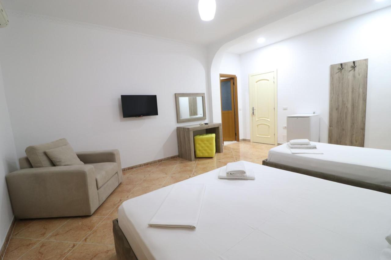 Hotel Kristal Vlorë Extérieur photo