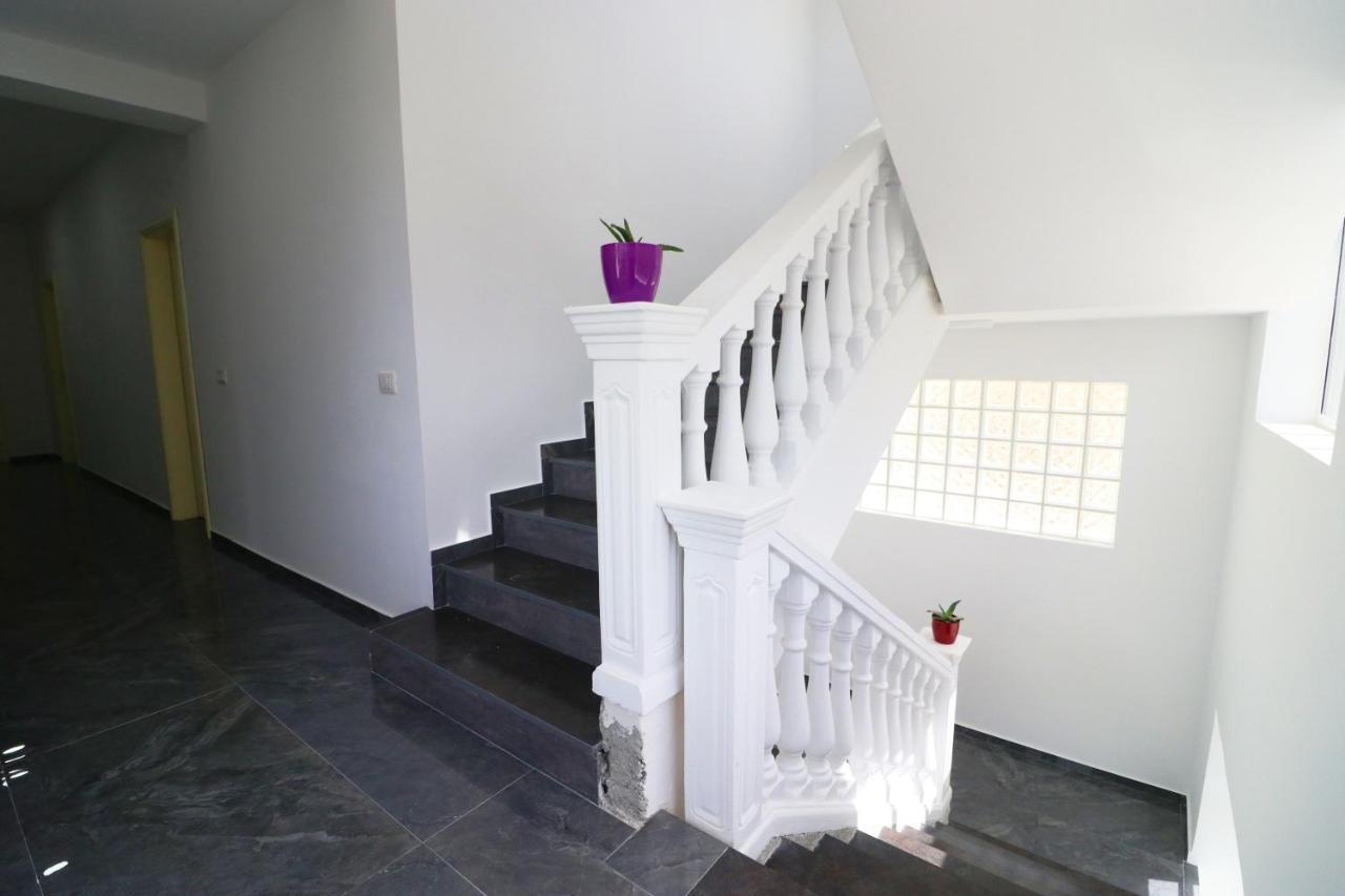 Hotel Kristal Vlorë Extérieur photo