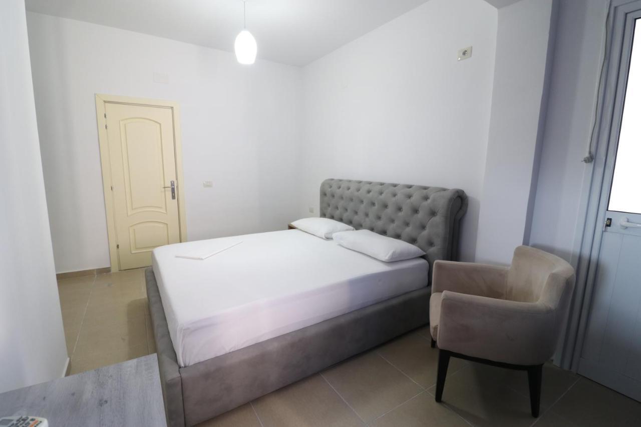 Hotel Kristal Vlorë Extérieur photo