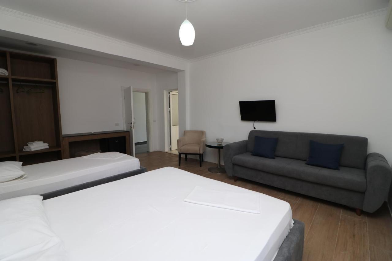 Hotel Kristal Vlorë Extérieur photo