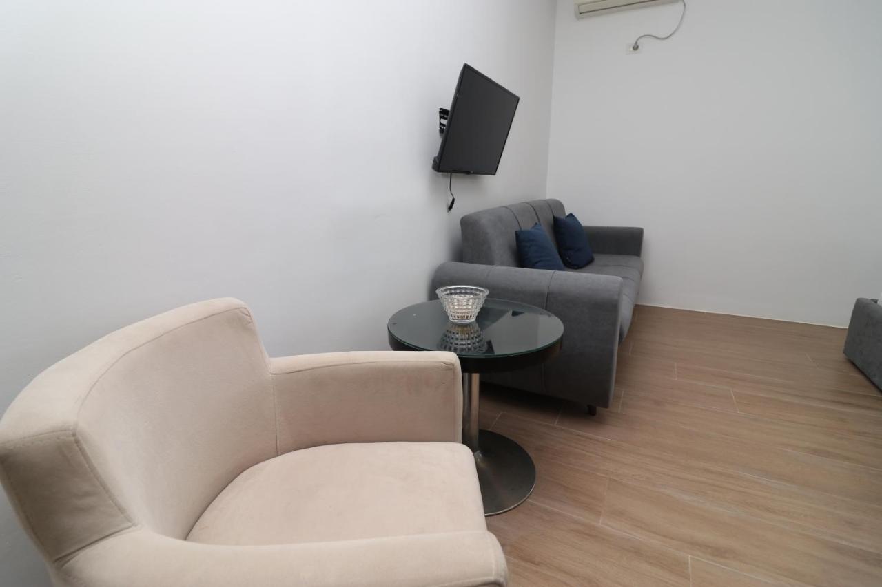 Hotel Kristal Vlorë Extérieur photo