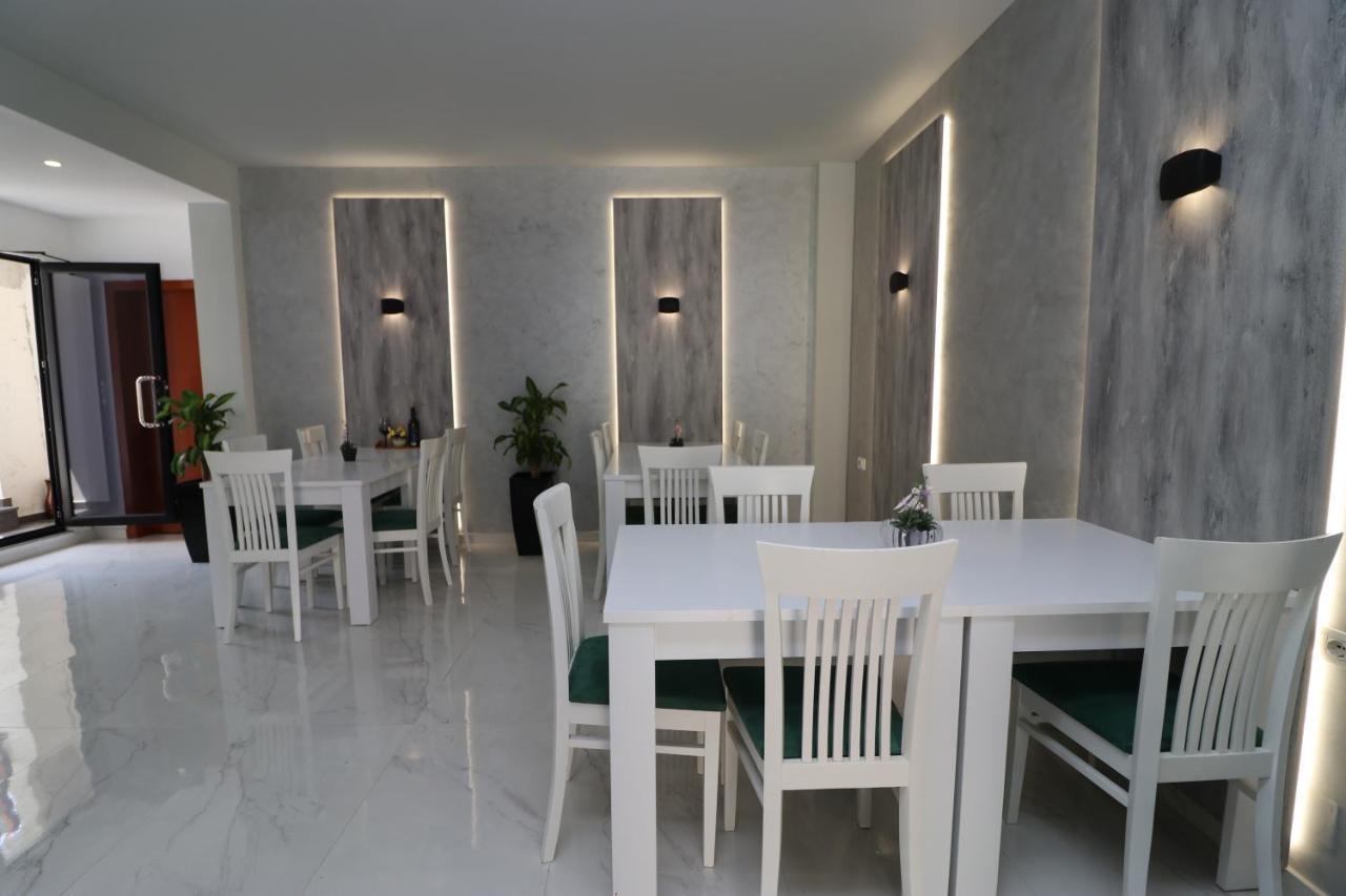 Hotel Kristal Vlorë Extérieur photo