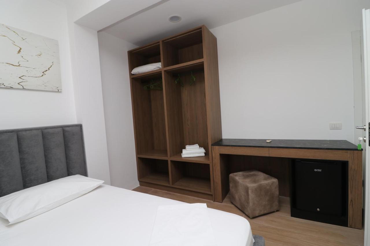 Hotel Kristal Vlorë Extérieur photo