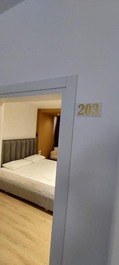 Hotel Kristal Vlorë Extérieur photo