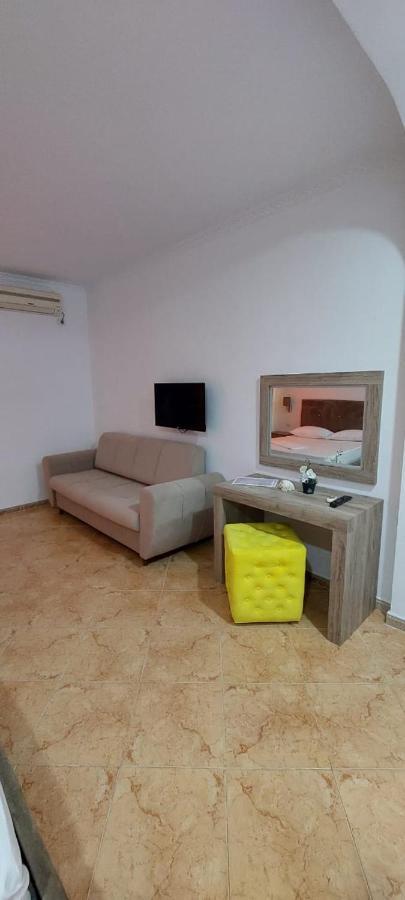 Hotel Kristal Vlorë Extérieur photo
